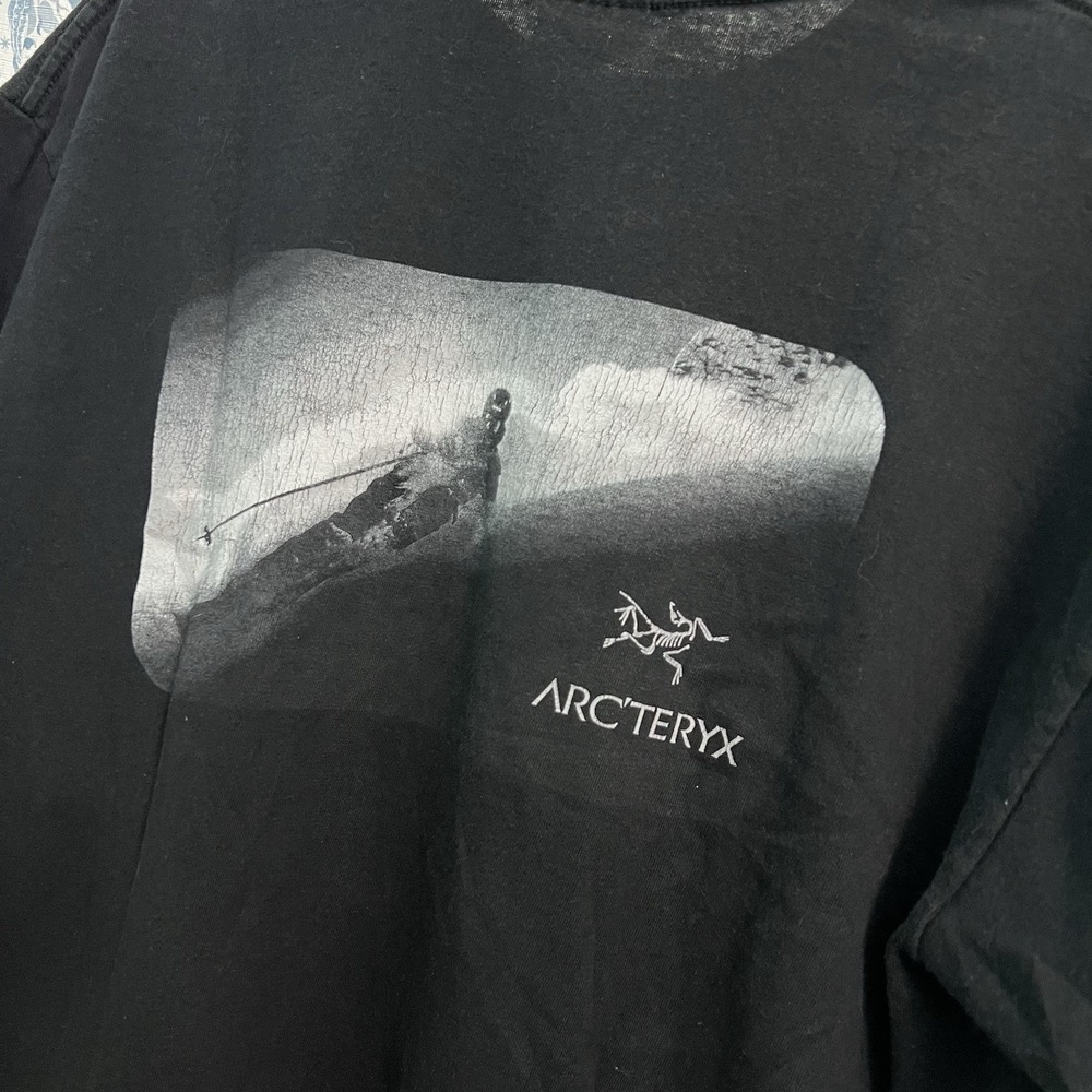 Vintage Arc'teryx Men's Short Sleeve Graphic Ski T Shirt Large RARE Faded Black